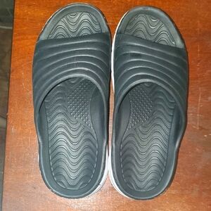 AVIA - Black & White Slide Sandals.  Size 8W.